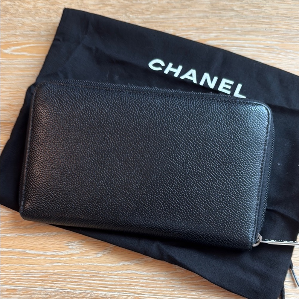 $995 CHANEL CC logo Black Caviar Leather XL  Large zip around Wallet bag clutch - Picture 2 of 13
